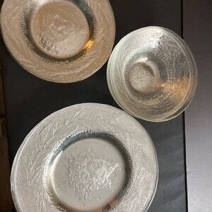 Retired Arcorco Raised Design Christmas Dinner Set for 4 Plates, Bowls, Saucers